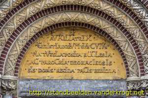 Nieuwenhagen - Beeldhouwwerk kerk O.L.V. Hulp der Christenen
