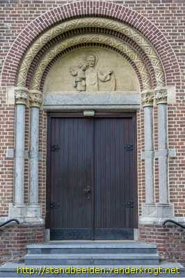 Nieuwenhagen - Beeldhouwwerk kerk O.L.V. Hulp der Christenen