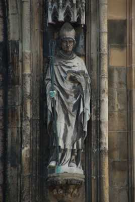 Maastricht - Heiligenbeelden portaal Sint Servaasbasiliek