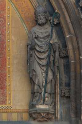 Maastricht - Heiligenbeelden portaal Sint Servaasbasiliek