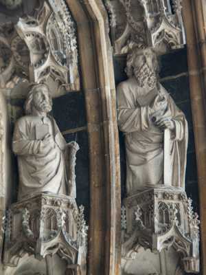 Maastricht - Heiligenbeelden portaal Sint Servaasbasiliek