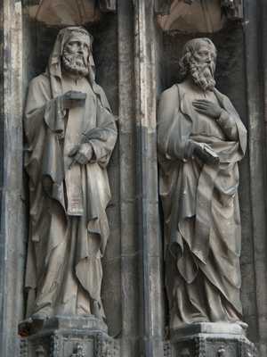 Maastricht - Heiligenbeelden portaal Sint Servaasbasiliek