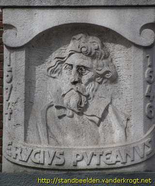 Venlo - Portretreliëfs beroemde Venlonaren (Postkantoor)