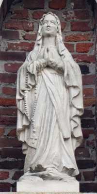 Bergeijk - Heiligenbeelden Sint-Petrus' Bandenkerk