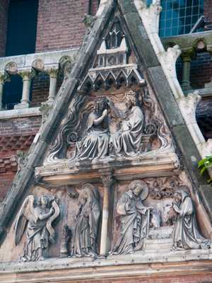 Eindhoven - Reliëfs Majestas Domini en de levens van Maria en Catharina