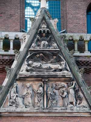 Eindhoven - Reliëfs Majestas Domini en de levens van Maria en Catharina