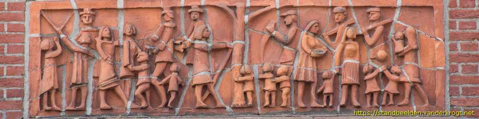 Gemert - Reliëfs Wit-Gele-Kruis