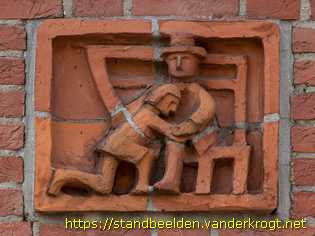 Gemert - Reliëfs Wit-Gele-Kruis