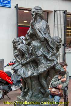 's-Hertogenbosch - Musicerende vrouw