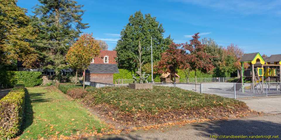 Langenboom - Kinderen om een boom