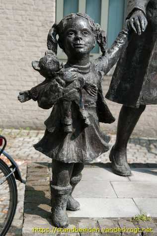 Sint Willebrord - Vrouw met kinderen