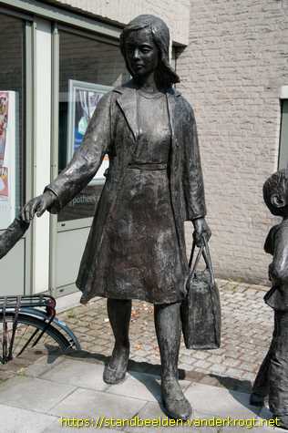 Sint Willebrord - Vrouw met kinderen