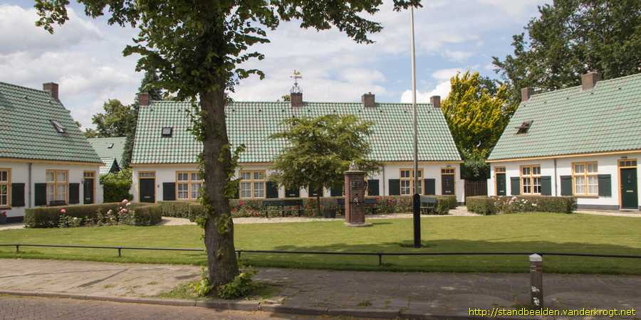 Vught - Pomp met pelikaan en portretten echtpaar Van Beuningen