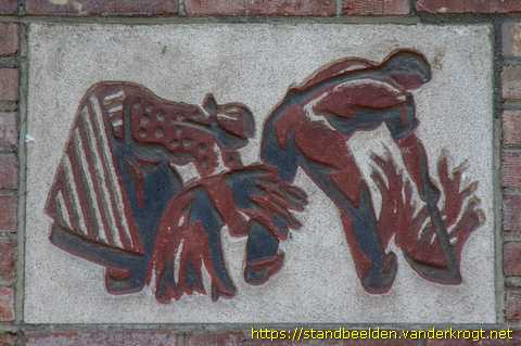 Amstelveen - Gevelstenen mensen, vogels en vissen