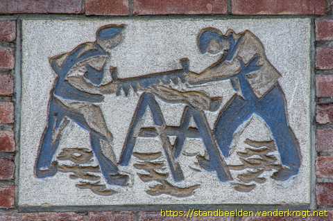 Amstelveen - Gevelstenen mensen, vogels en vissen