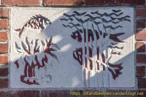 Amstelveen - Gevelstenen mensen, vogels en vissen
