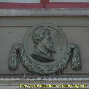 Amsterdam - Portretmedaillons gebouw Arti et Amicitiae