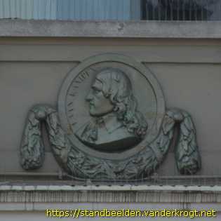 Amsterdam - Portretmedaillons gebouw Arti et Amicitiae