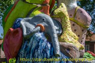 Enkhuizen - Modern beeld (zeemeermin?)