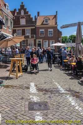 Enkhuizen - Kroningsdeksels Willem-Alexander en Máxima