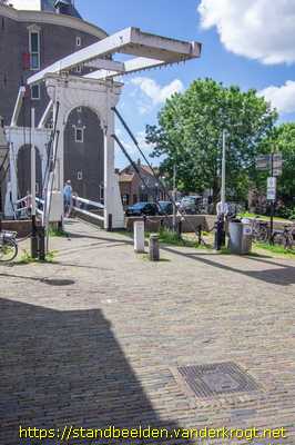 Enkhuizen - Kroningsdeksels Willem-Alexander en Máxima