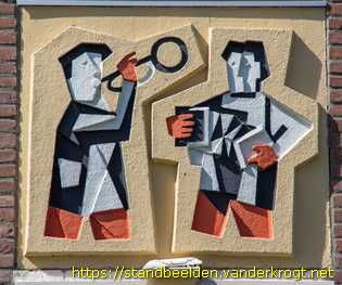 Haarlem - Gevelreliëfs mensen