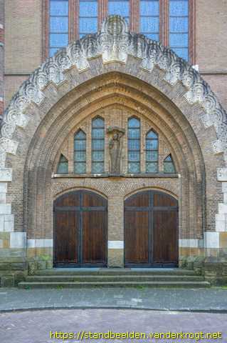 Haarlem - Beelden aan de KoepelKathedraal