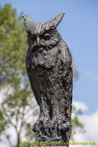 Hoofddorp - Aart Jonker monument met Oehoe