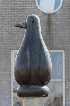 Heerhugowaard - Zes bronzen figuratieve beelden