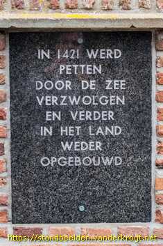 Petten - Gedenknaald Plein 40-45