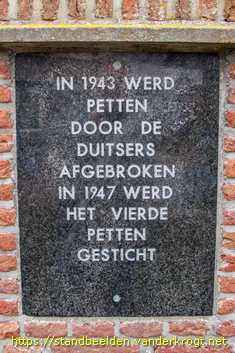 Petten - Gedenknaald Plein 40-45