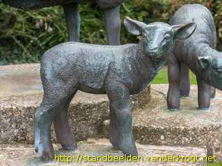 Oosterend - Schaap met twee lammeren