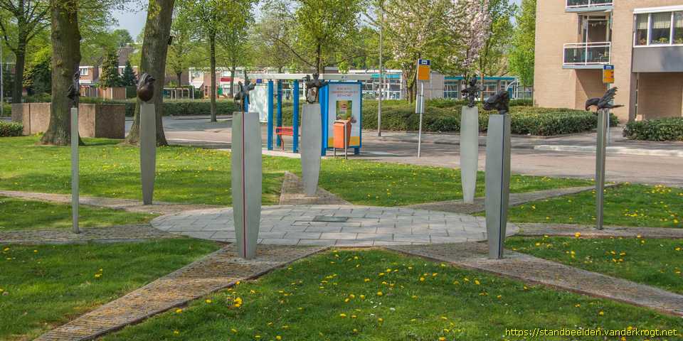 Enschede - Een vogel kiest zijn eigen vlucht