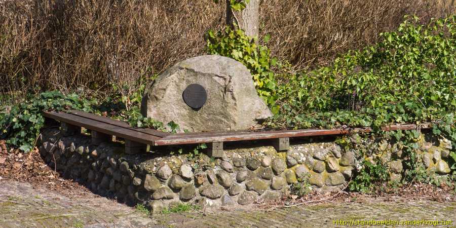 Markelo - Beatrixboom en -bank