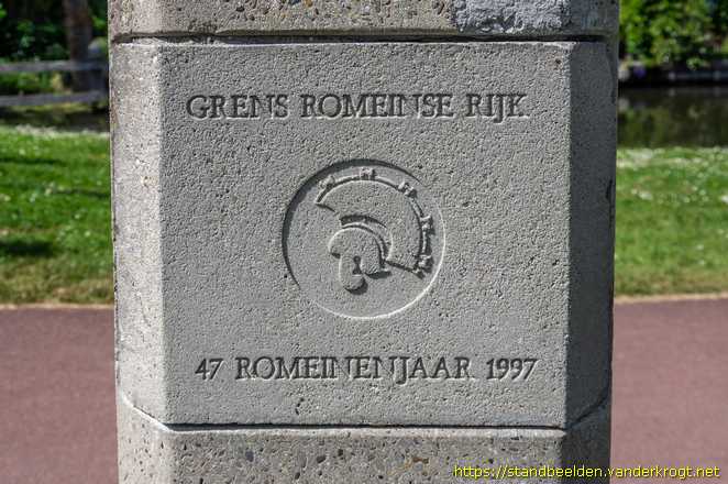 Woerden - Romeinse schoenen lopen de Limesbrug over