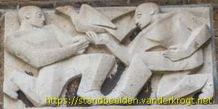 Terneuzen - Beelden aan het Rijkskantorengebouw