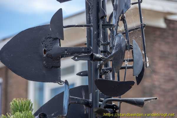 Boskoop - Monument voor tuingereedschap