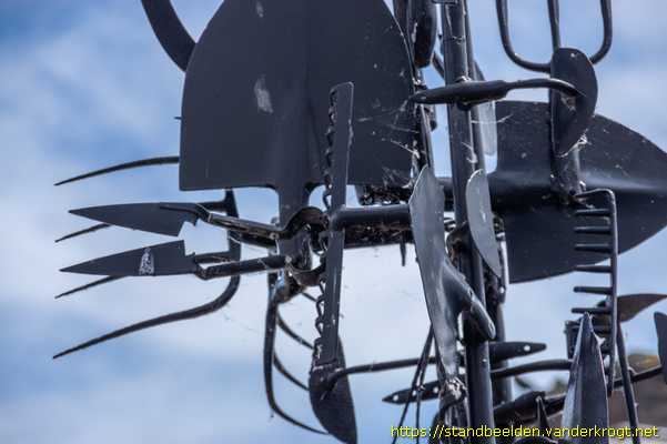 Boskoop - Monument voor tuingereedschap