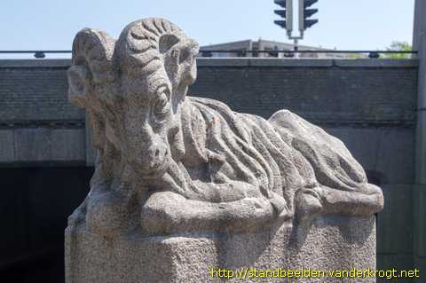 Den Haag - Paarden- en dierenbeelden