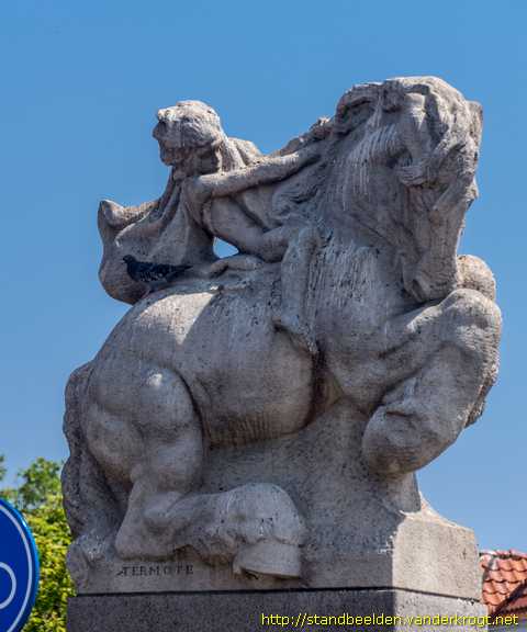 Den Haag - Paarden- en dierenbeelden
