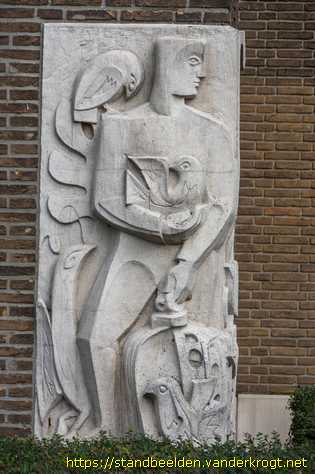 Den Haag - Reliëf Man, vrouw, vogels en bomen