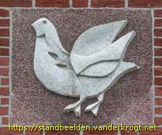 Den Haag - Portiekornamenten vogels en bloemen
