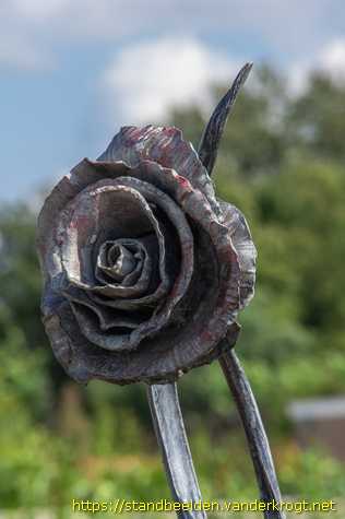 Hendrik-Ido-Ambacht - Kunsthekwerk (acanthusbladen en bloemen)