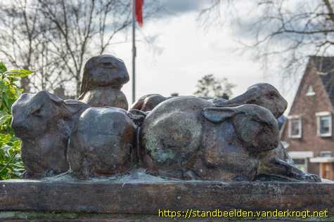 Leiden - Beeldengroep Park die Leythe