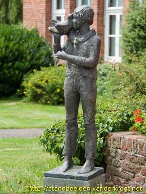 Voorburg - Jongen met vogel