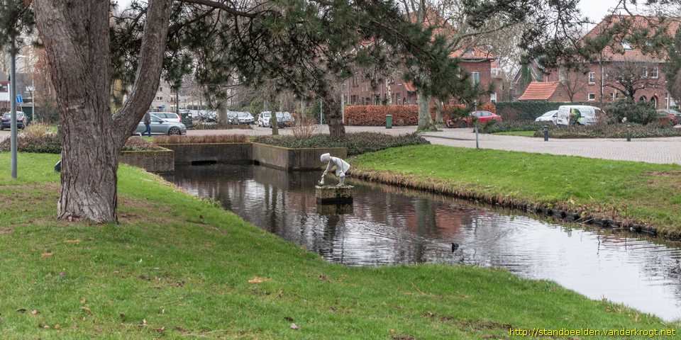 Leidschendam - Meisje met eend