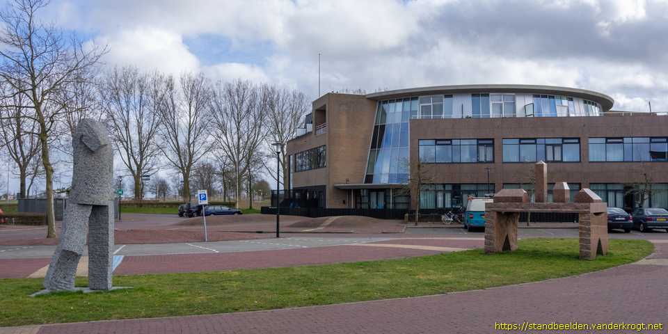 Nieuwveen - Lopende figuur en dorpsgezicht