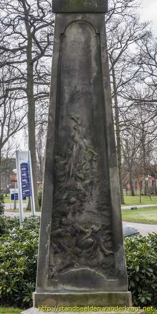 Oegstgeest - Obelisk met taferelen uit het leven van Mozes