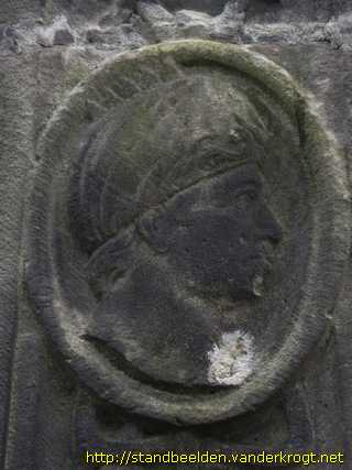 Oegstgeest - Obelisk met taferelen uit het leven van Mozes