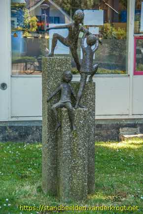 Papendrecht - Drie spelende kinderen